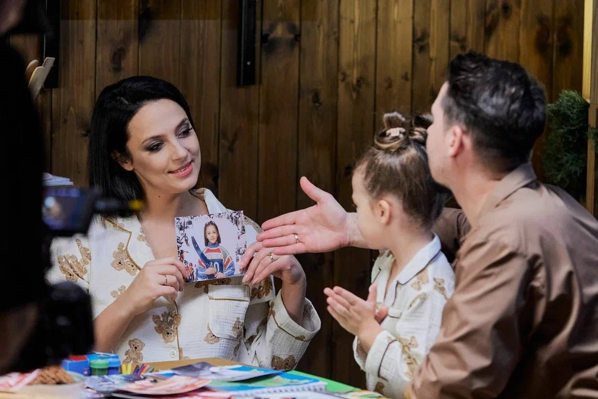 Theo och Olga Ryzhikova presenterade en ny video, där deras dotter Valeria spelade för första gången